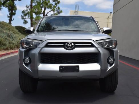 Used 2020 Toyota 4Runner SR5 Premium AWD/4WD image 2