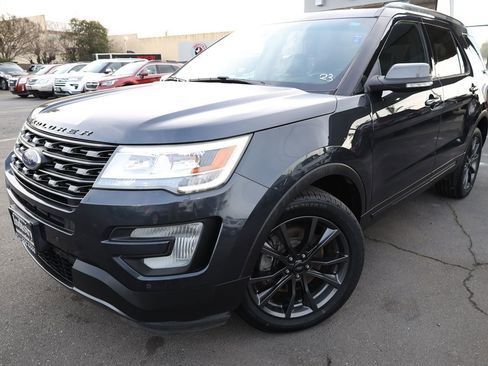 Used 2017 Ford Explorer XLT w/ Equipment Group 202A image 2