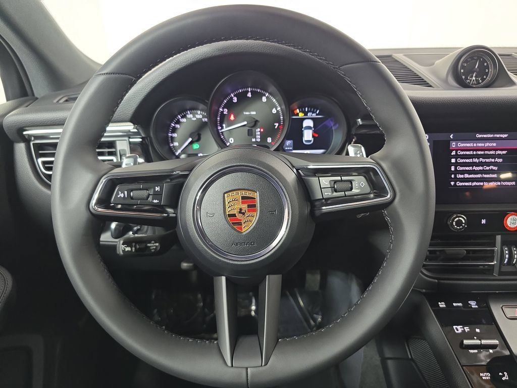 Certified 2026 Porsche Macan AWD/4WD image 14