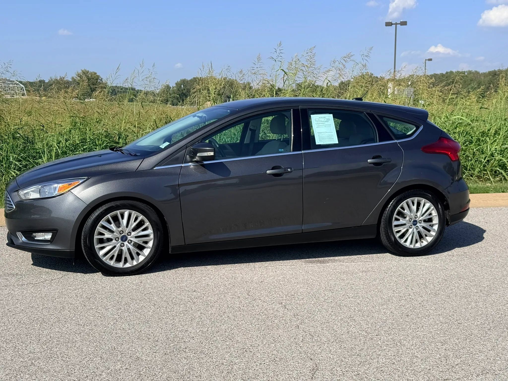 Used 2016 Ford Focus Titanium FWD image 11