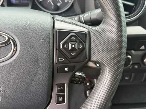 Used 2020 Toyota Tacoma TRD Off-Road AWD/4WD image 17