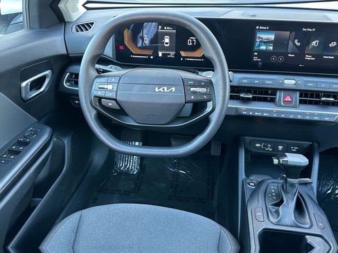 Used 2025 Kia K4 LXS image 33
