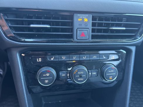 Used 2024 Volkswagen Taos SE image 38