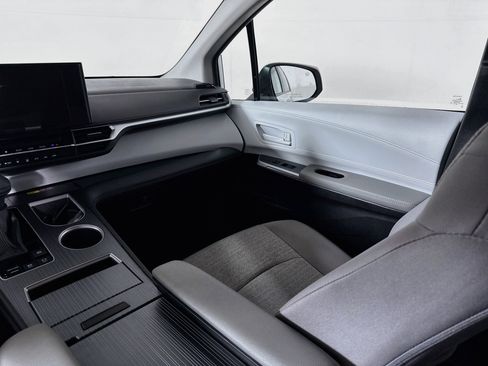 Certified 2026 Toyota Sienna LE AWD/4WD image 23