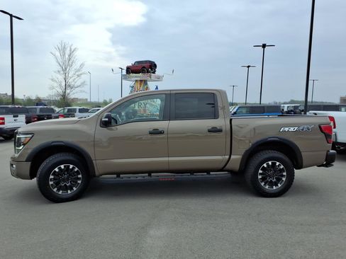 Used 2021 Nissan Titan PRO-4X w/ Pro-4x Convenience Package image 6