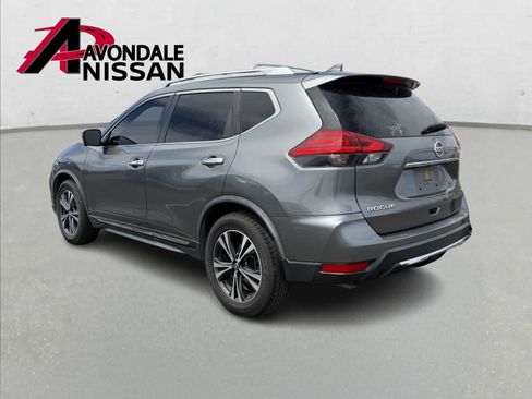 Used 2017 Nissan Rogue SL image 3