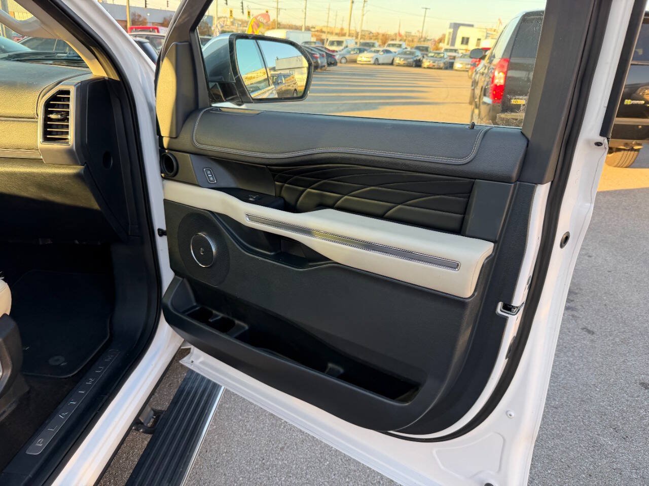 Used 2018 Ford Expedition Platinum RWD image 33