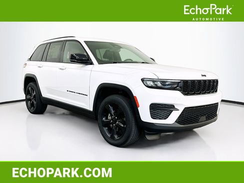 Used 2023 Jeep Grand Cherokee Altitude image 1