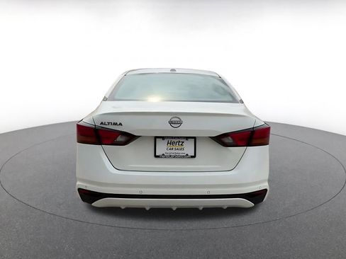 Used 2025 Nissan Altima 2.5 SV FWD image 12