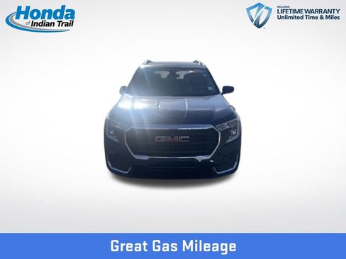 Used 2022 GMC Terrain SLE w/ Driver Convenience Package image 2