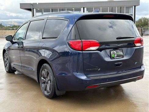 Used 2020 Chrysler Pacifica Limited w/ Advanced Safetytec Group FWD image 6