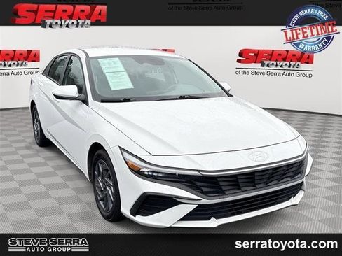 Used 2024 Hyundai Elantra SEL image 1