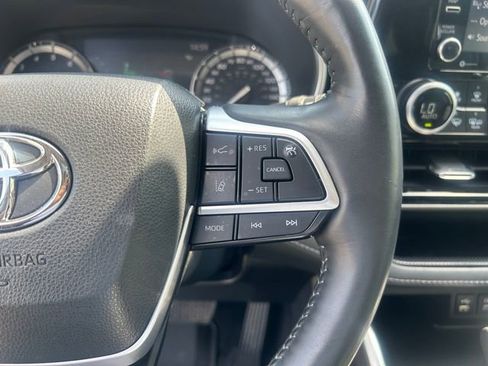 Used 2022 Toyota Highlander XLE image 14