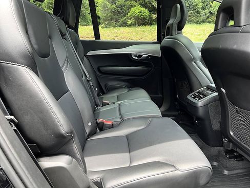 Used 2021 Volvo XC90 T5 Momentum w/ Climate Package FWD image 21