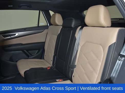 Used 2025 Volkswagen Atlas Cross Sport SE FWD image 28
