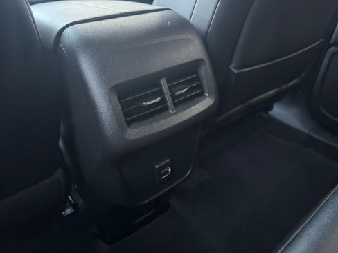 Used 2024 GMC Terrain SLT image 24