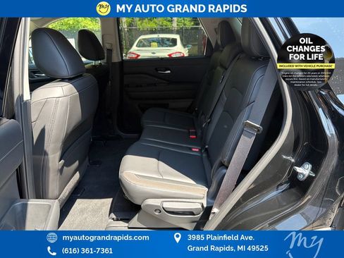 Used 2025 Nissan Pathfinder SL AWD/4WD image 27