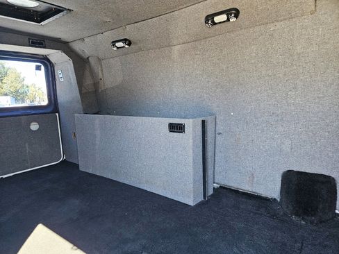 Used 2001 Ford E-350 and Econoline 350 Extended Super Duty image 23