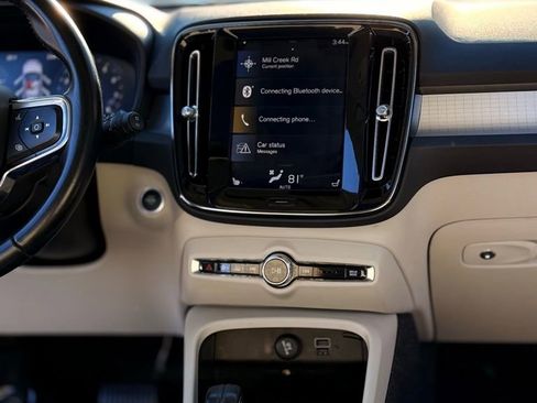 Used 2020 Volvo XC40 T5 Momentum w/ Protection Package Premier image 20