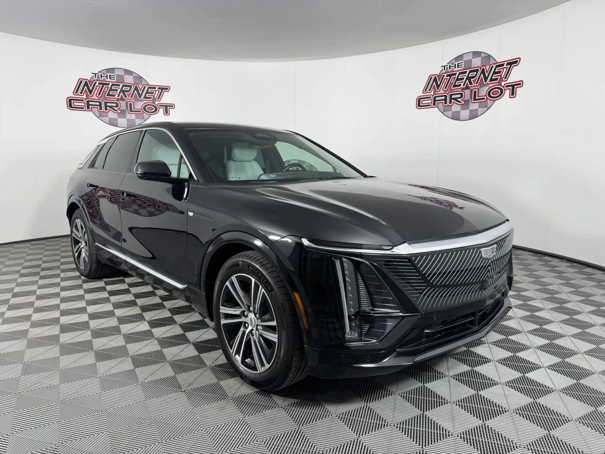 Used 2024 Cadillac Lyriq Luxury w/ LPO, Floor Liner Package AWD/4WD image 9