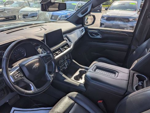 Used 2021 Chevrolet Suburban Z71 w/ Z71 Signature Package AWD/4WD image 13