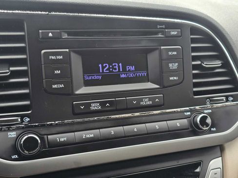 Used 2017 Hyundai Elantra SE image 30