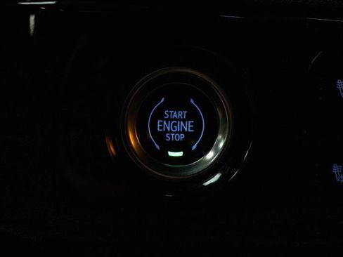 Used 2022 Chevrolet Silverado 1500 LT AWD/4WD image 18