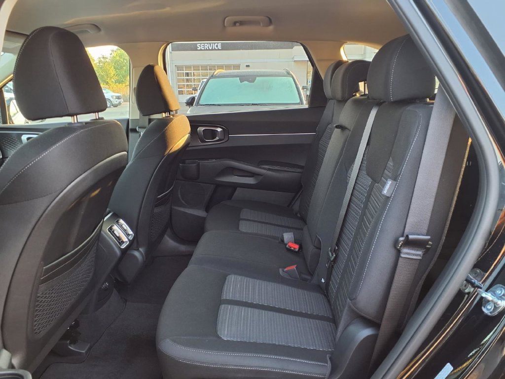 Used 2026 Kia Sorento LX FWD image 17