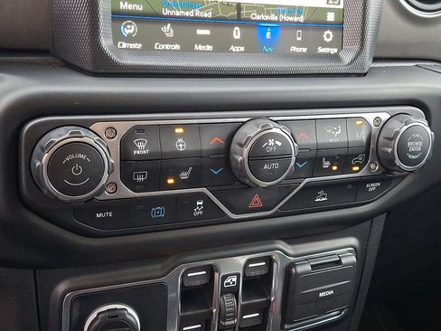 Used 2023 Jeep Wrangler Unlimited w/ Cold Weather Group AWD/4WD image 15