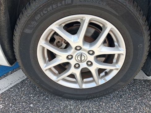 Used 2021 Chrysler Pacifica Touring-L FWD image 12