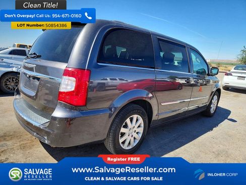 Used 2016 Chrysler Town & Country Touring FWD image 4