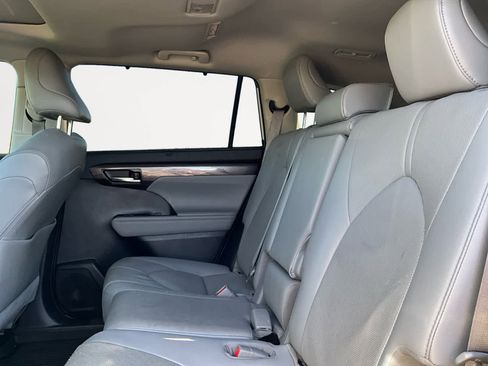 Used 2021 Toyota Highlander Limited image 22