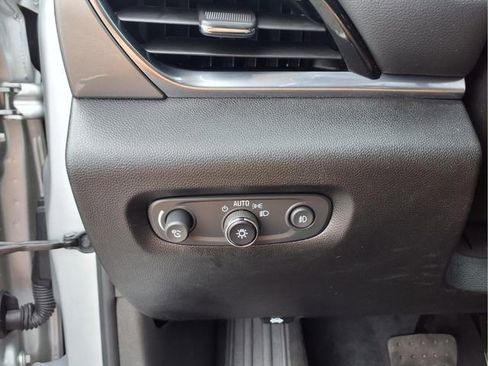 Certified 2021 Chevrolet Traverse LT image 11