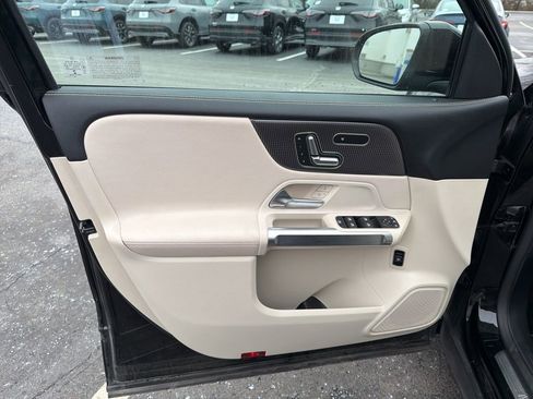 Used 2020 Mercedes-Benz GLB 250 4MATIC image 19