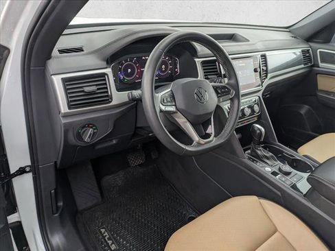Used 2022 Volkswagen Atlas Cross Sport SE image 9