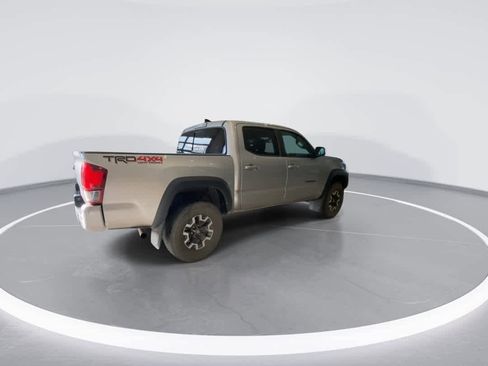 Used 2019 Toyota Tacoma TRD Off-Road w/ Technology Package AWD/4WD image 8