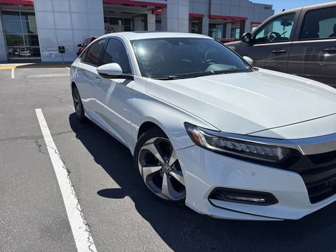Used 2018 Honda Accord Touring image 3