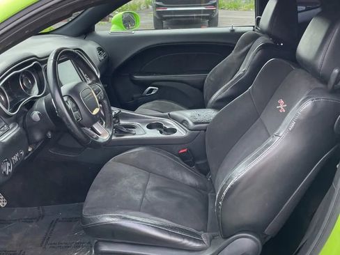Used 2015 Dodge Challenger R/T Scat Pack w/ Scat Pack Appearance Package RWD image 5