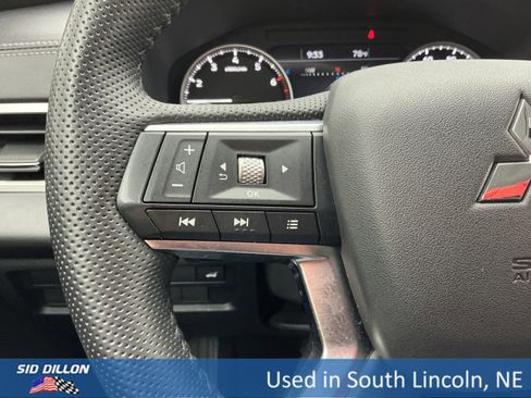 Used 2023 Mitsubishi Outlander SE image 9
