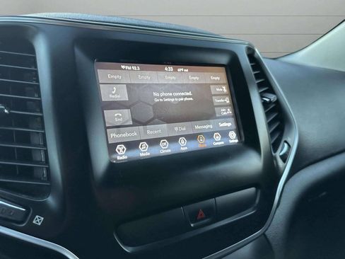 Used 2019 Jeep Cherokee Latitude w/ Popular Appearance Group FWD image 36