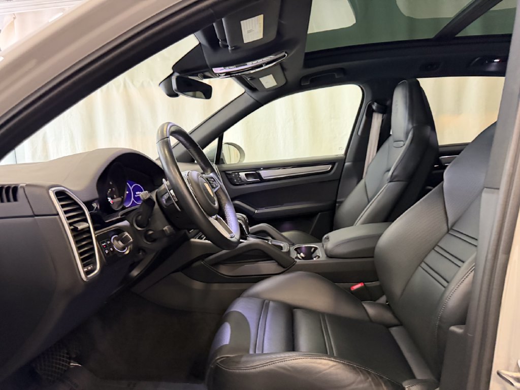 Certified 2023 Porsche Cayenne Platinum Edition AWD/4WD image 5