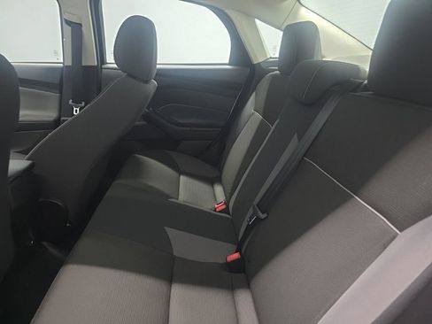 Used 2013 Ford Focus SE w/ SE Winter Pkg FWD image 9