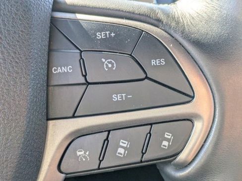 Used 2018 Jeep Grand Cherokee Overland image 22