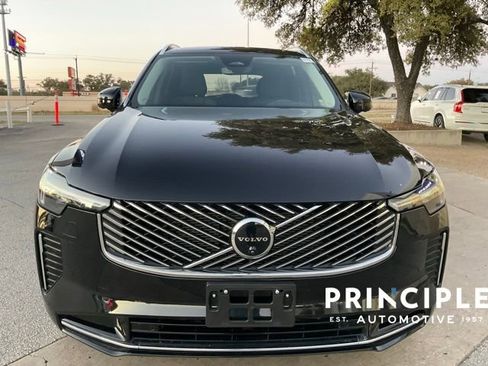 Certified 2025 Volvo XC90 B5 Plus image 3