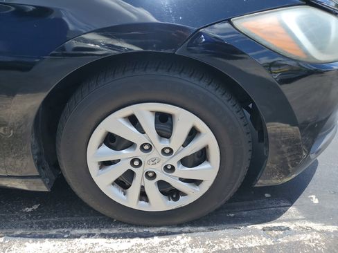 Used 2017 Hyundai Elantra SE image 40