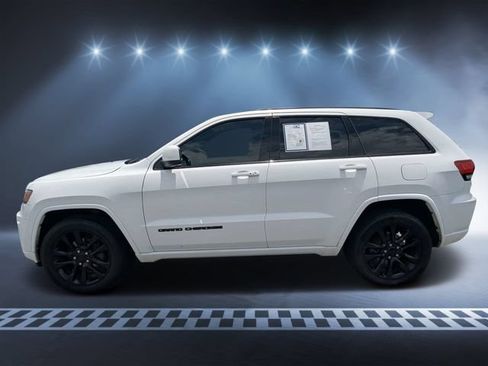 Used 2018 Jeep Grand Cherokee Laredo AWD/4WD image 6