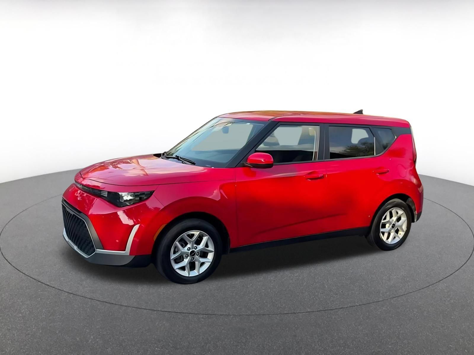 Used 2025 Kia Soul LX w/ LX Technology Package FWD image 7
