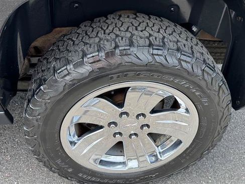 Used 2013 Chevrolet Suburban LT AWD/4WD image 30