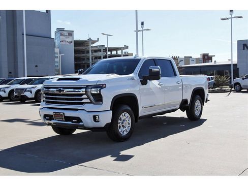 Used 2024 Chevrolet Silverado 2500 High Country w/ High Country Premium Package image 2