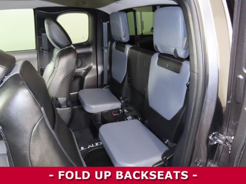 Used 2018 Toyota Tacoma SR5 image 9